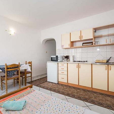 Nice Apartment Silvia Новалья Экстерьер фото