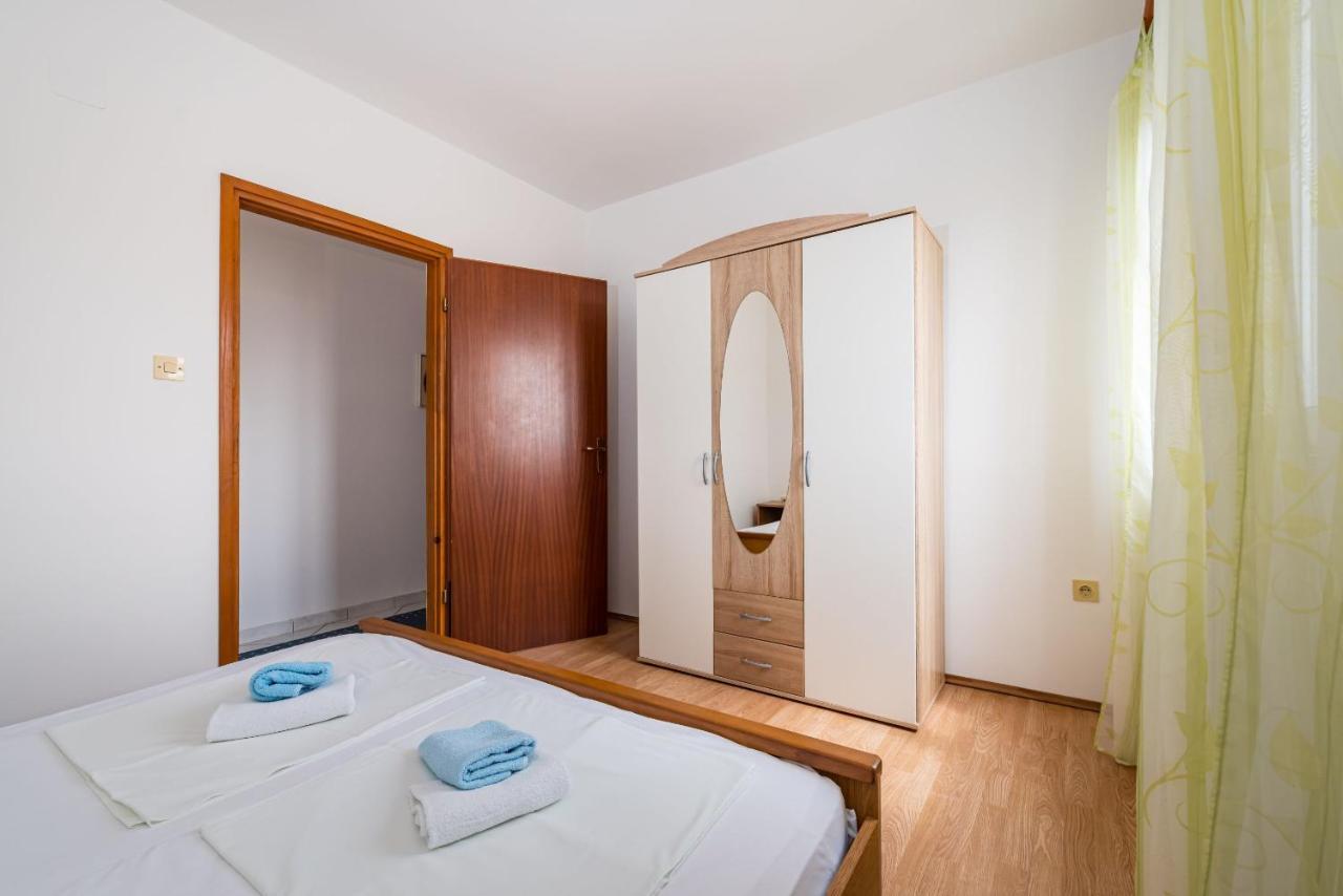 Nice Apartment Silvia Новалья Экстерьер фото