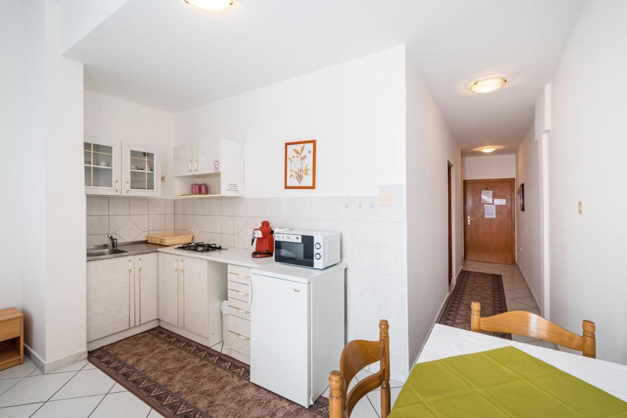 Nice Apartment Silvia Новалья Экстерьер фото
