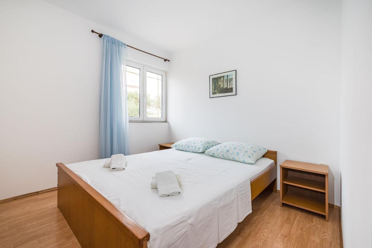 Nice Apartment Silvia Новалья Экстерьер фото