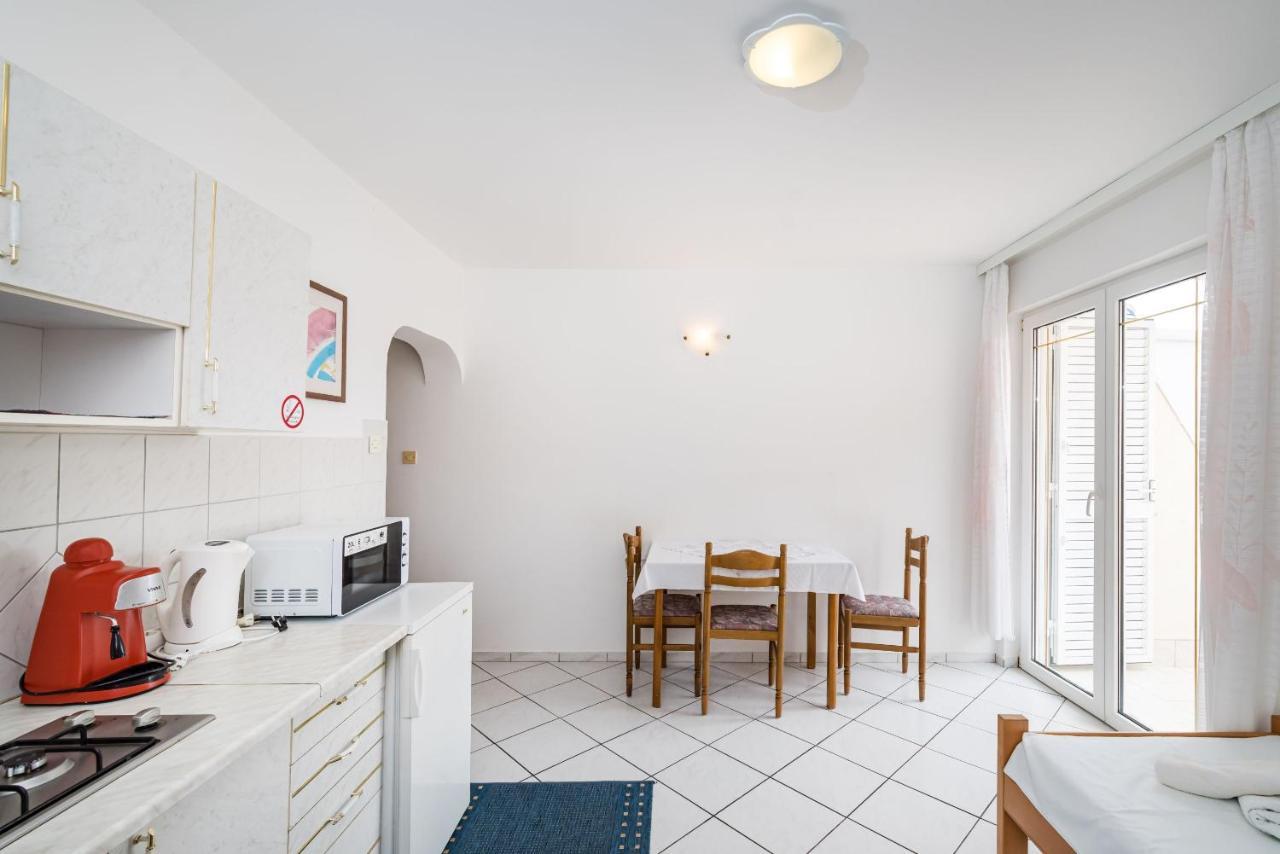 Nice Apartment Silvia Новалья Экстерьер фото