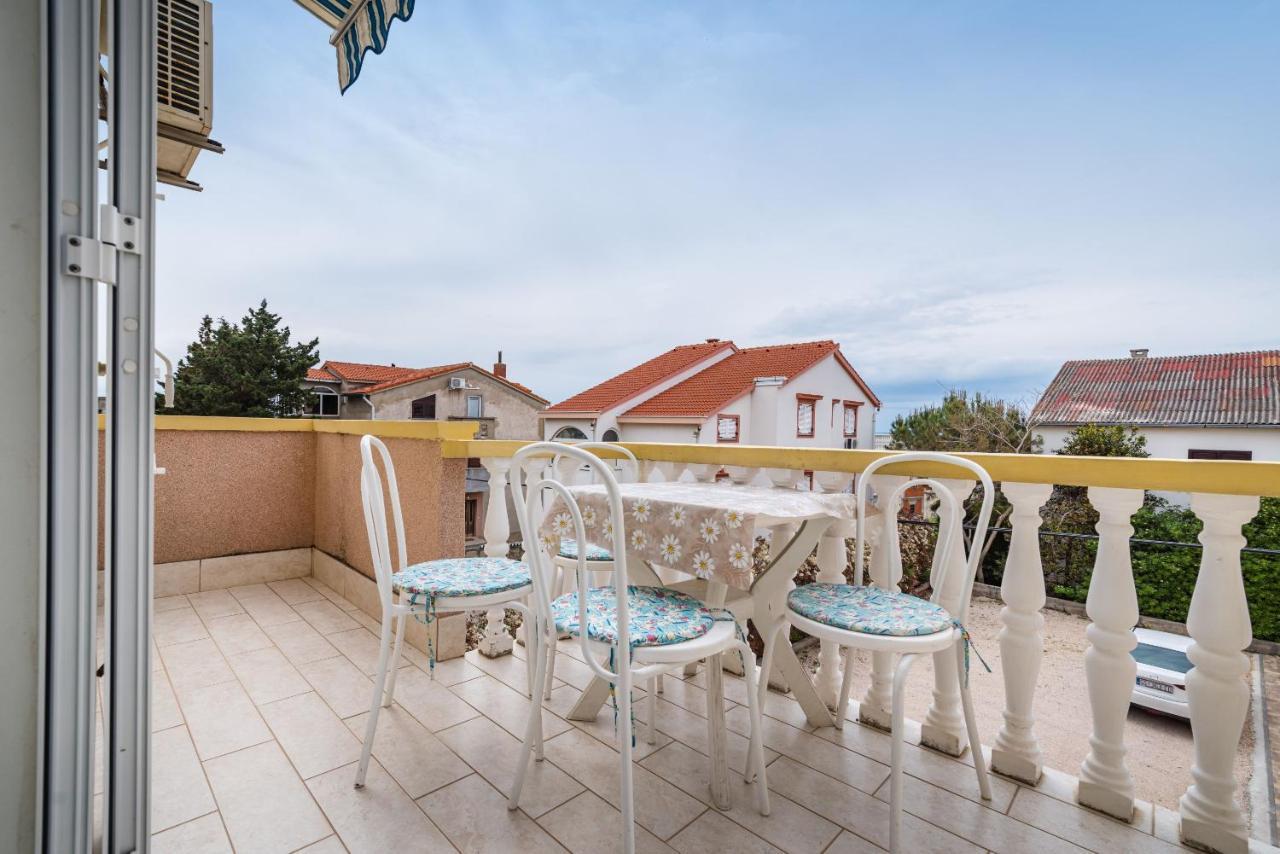 Nice Apartment Silvia Новалья Экстерьер фото