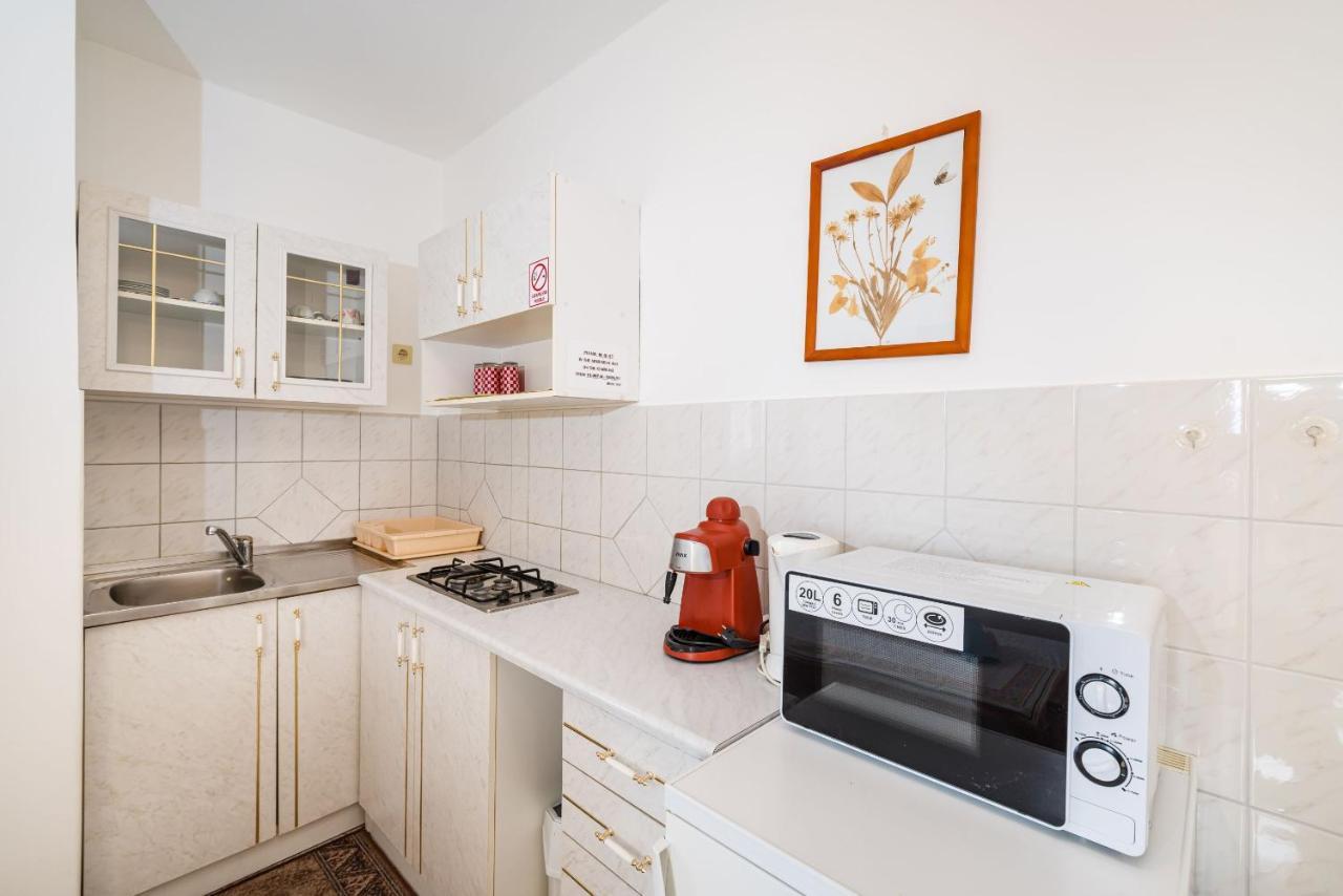 Nice Apartment Silvia Новалья Экстерьер фото